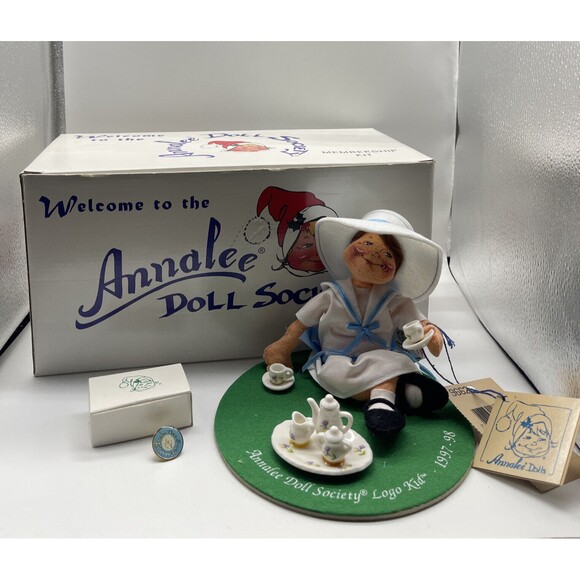Annalee Doll Society 7” Tea Time Logo Kid 1997-1998 Doll Membership Pin New - Picture 1 of 12